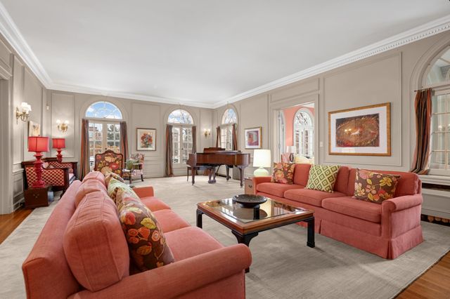 2400 Pillsbury Avenue S, Minneapolis, MN 55404