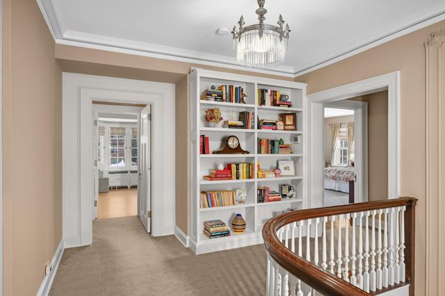 2400 Pillsbury Avenue S, Minneapolis, MN 55404