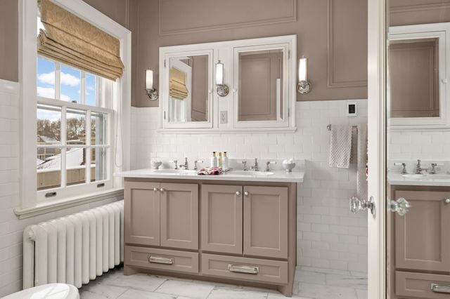 2400 Pillsbury Avenue S, Minneapolis, MN 55404