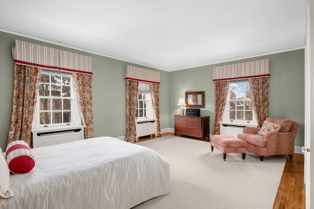 2400 Pillsbury Avenue S, Minneapolis, MN 55404