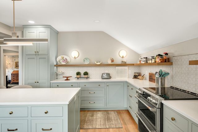 2400 Pillsbury Avenue S, Minneapolis, MN 55404