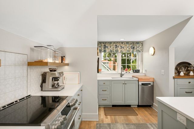 2400 Pillsbury Avenue S, Minneapolis, MN 55404