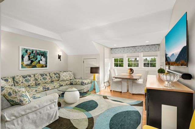 2400 Pillsbury Avenue S, Minneapolis, MN 55404