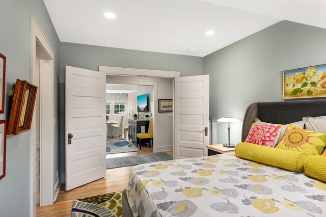 2400 Pillsbury Avenue S, Minneapolis, MN 55404