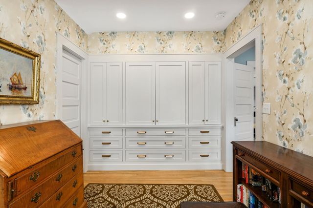 2400 Pillsbury Avenue S, Minneapolis, MN 55404