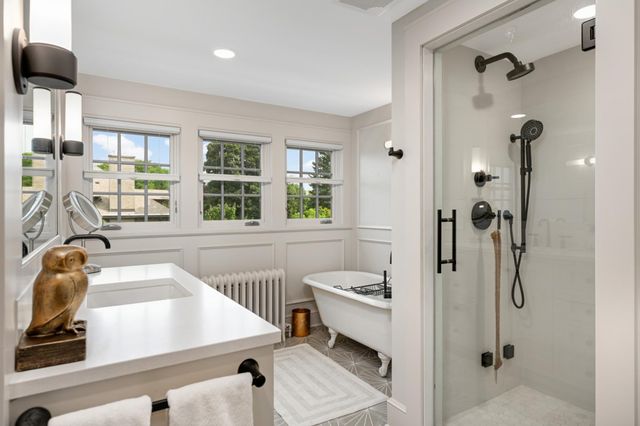 2400 Pillsbury Avenue S, Minneapolis, MN 55404