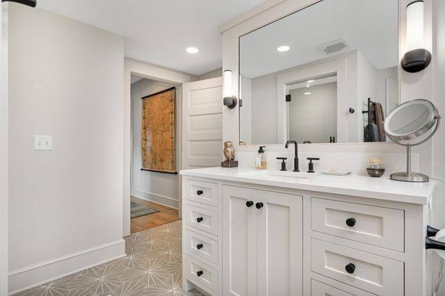 2400 Pillsbury Avenue S, Minneapolis, MN 55404