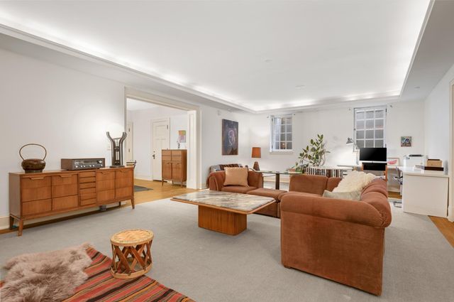 2400 Pillsbury Avenue S, Minneapolis, MN 55404