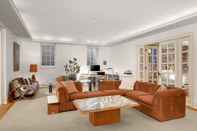 2400 Pillsbury Avenue S, Minneapolis, MN 55404