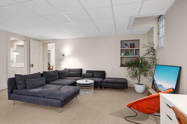 2400 Pillsbury Avenue S, Minneapolis, MN 55404