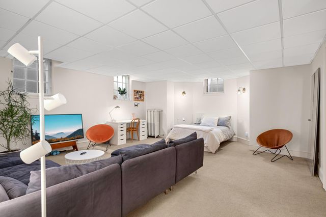 2400 Pillsbury Avenue S, Minneapolis, MN 55404