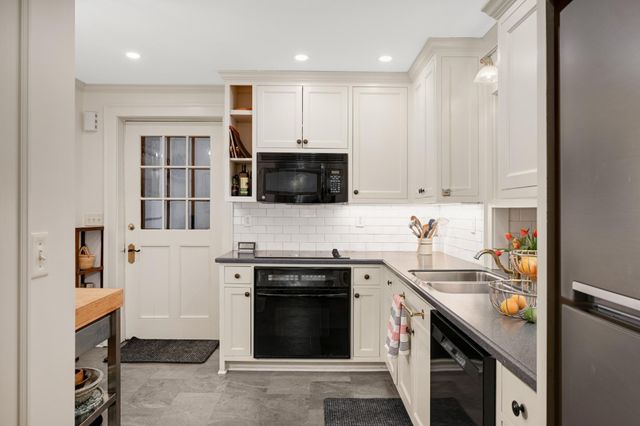 2400 Pillsbury Avenue S, Minneapolis, MN 55404