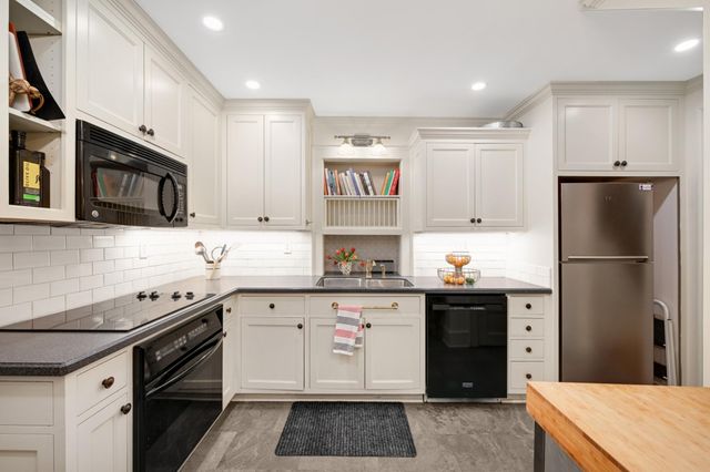 2400 Pillsbury Avenue S, Minneapolis, MN 55404