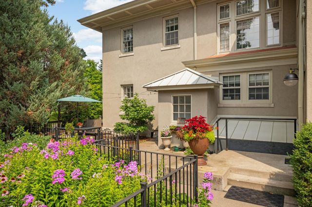 2400 Pillsbury Avenue S, Minneapolis, MN 55404