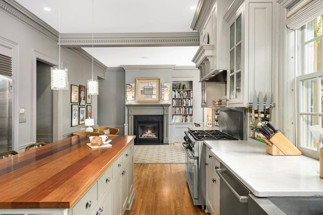 2400 Pillsbury Avenue S, Minneapolis, MN 55404