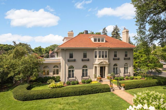 2400 Pillsbury Avenue S, Minneapolis, MN 55404