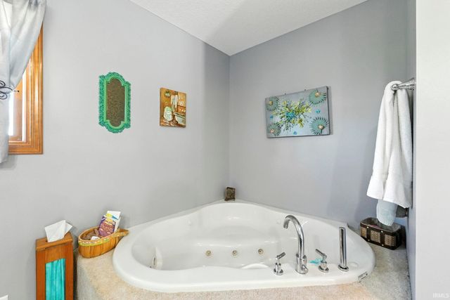 11130 N 300 W-90, Zanesville, IN 46799