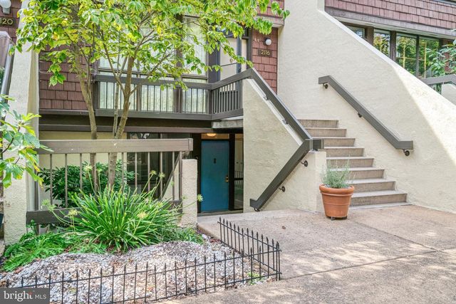 2118 S QUINCY ST, Arlington, VA 22204