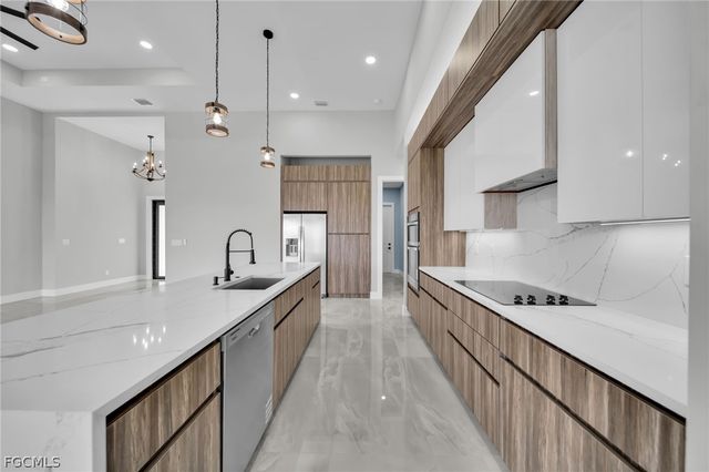 411 NE 25th ST, Cape Coral, FL 33909