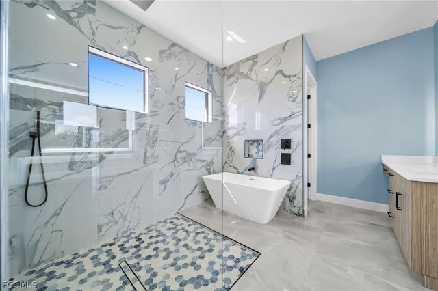 411 NE 25th ST, Cape Coral, FL 33909