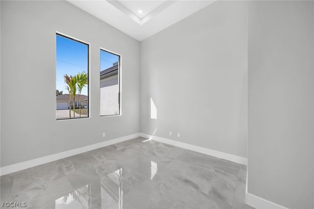 411 NE 25th ST, Cape Coral, FL 33909