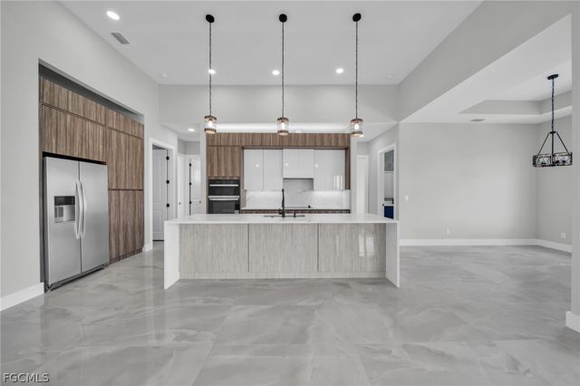 411 NE 25th ST, Cape Coral, FL 33909