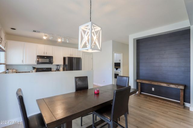 986 S Hawk Lane, Gilbert, AZ 85296