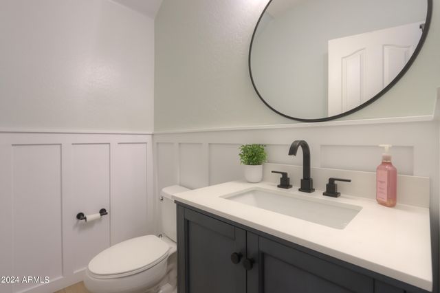 986 S Hawk Lane, Gilbert, AZ 85296
