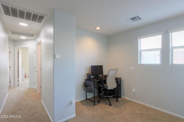 986 S Hawk Lane, Gilbert, AZ 85296