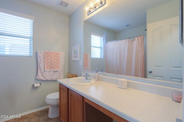 986 S Hawk Lane, Gilbert, AZ 85296