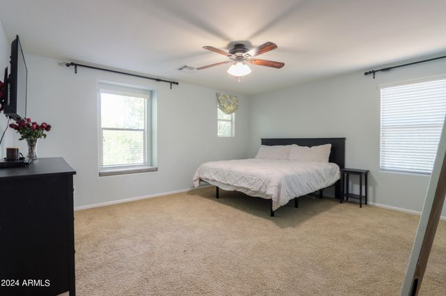 986 S Hawk Lane, Gilbert, AZ 85296