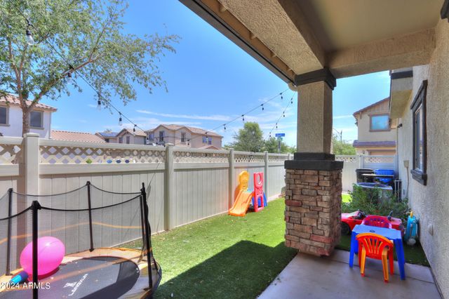 986 S Hawk Lane, Gilbert, AZ 85296