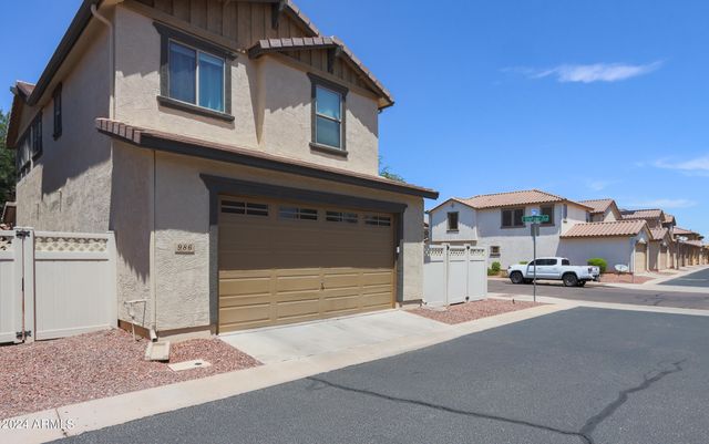 986 S Hawk Lane, Gilbert, AZ 85296