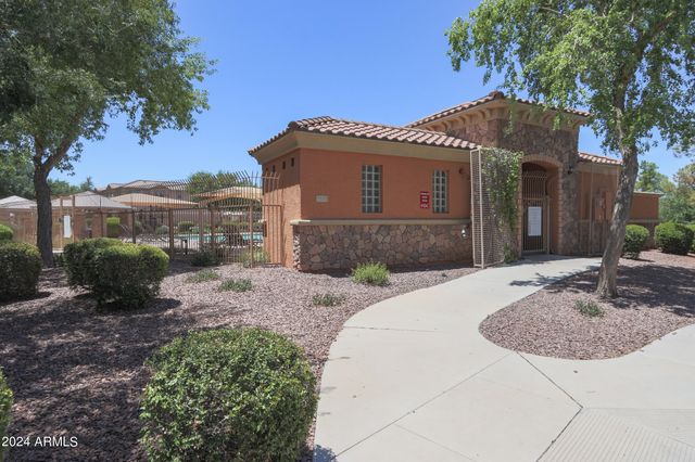 986 S Hawk Lane, Gilbert, AZ 85296