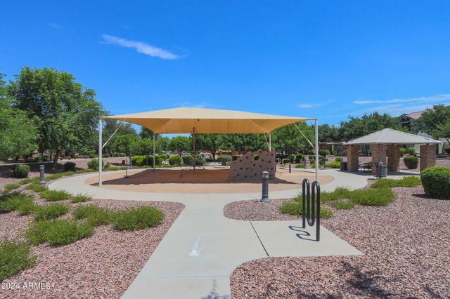 986 S Hawk Lane, Gilbert, AZ 85296