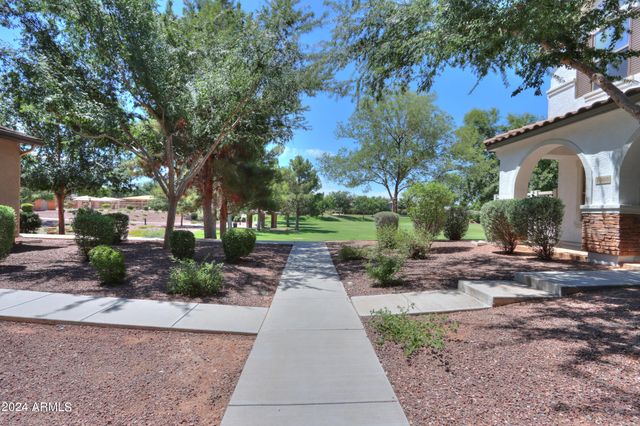 986 S Hawk Lane, Gilbert, AZ 85296