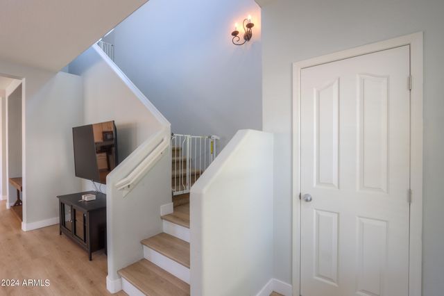 986 S Hawk Lane, Gilbert, AZ 85296