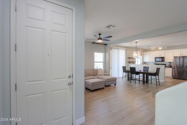 986 S Hawk Lane, Gilbert, AZ 85296
