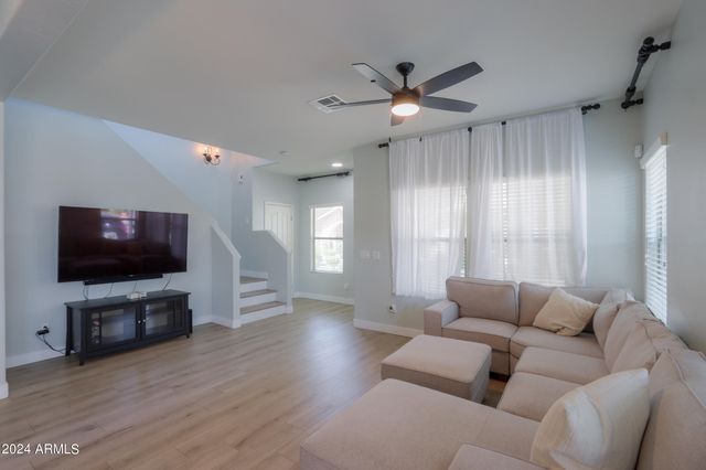 986 S Hawk Lane, Gilbert, AZ 85296