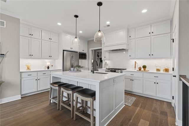 22216 W 82nd Terrace, Lenexa, KS 66220