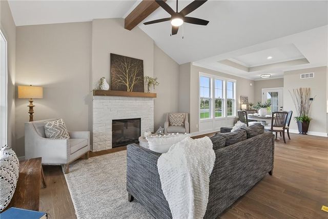 22216 W 82nd Terrace, Lenexa, KS 66220