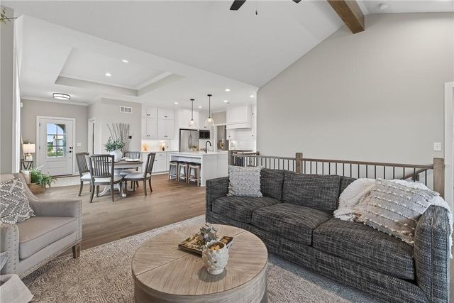 22216 W 82nd Terrace, Lenexa, KS 66220