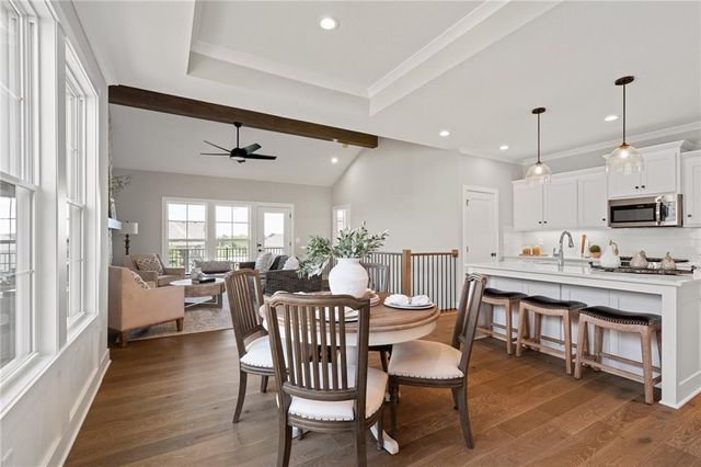 22216 W 82nd Terrace, Lenexa, KS 66220