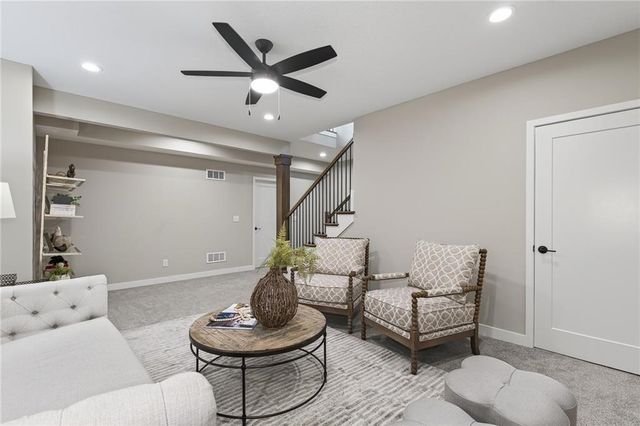 22216 W 82nd Terrace, Lenexa, KS 66220