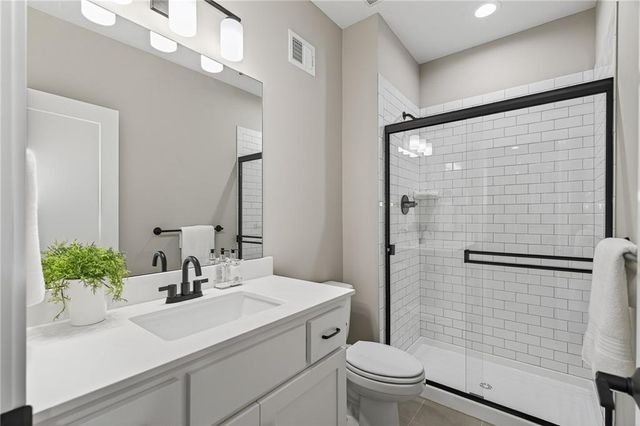 22216 W 82nd Terrace, Lenexa, KS 66220