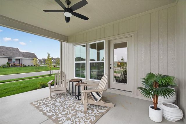 22216 W 82nd Terrace, Lenexa, KS 66220