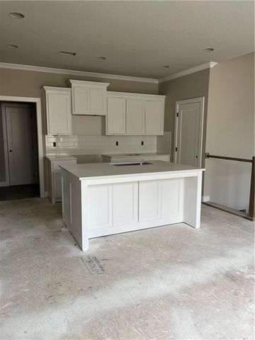 22216 W 82nd Terrace, Lenexa, KS 66220