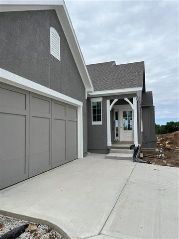 22216 W 82nd Terrace, Lenexa, KS 66220