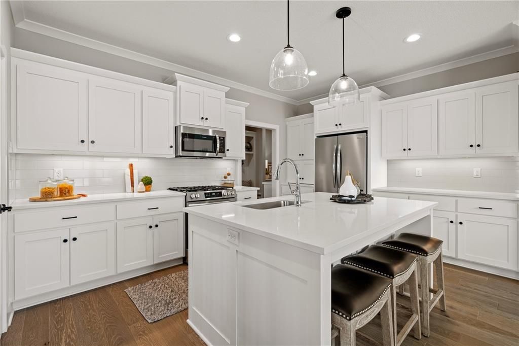 22216 W 82nd Terrace, Lenexa, KS 66220