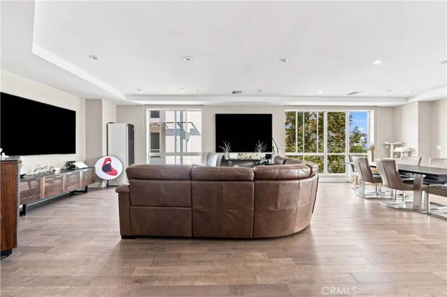 450 N Palm Dr 407, Beverly Hills, CA 90210